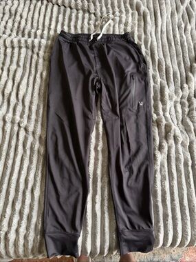 Vouri men's Sunday performance Joggers Size medium, Length
Normal, Black